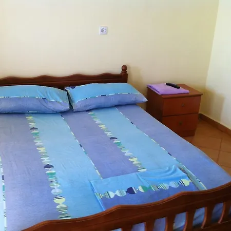 Ξενοδοχείο με διαμερίσματα Pano Marko *